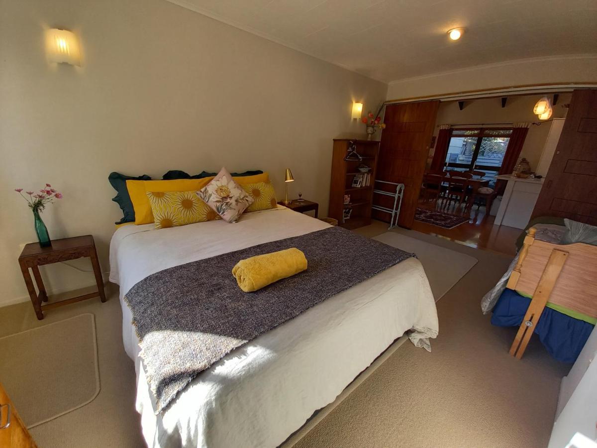 Birds Eyes Te Awanga Bed & Breakfast ภายนอก รูปภาพ