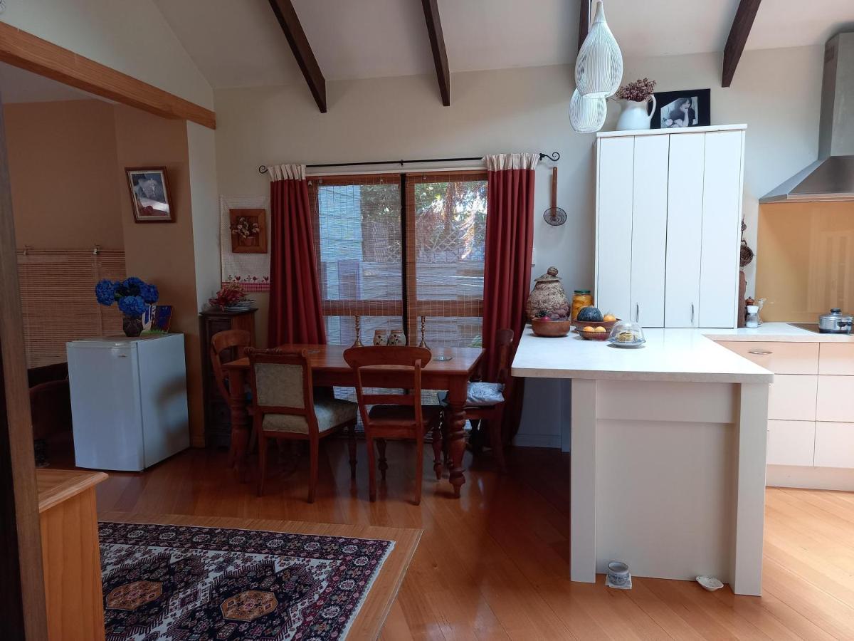 Birds Eyes Te Awanga Bed & Breakfast ภายนอก รูปภาพ