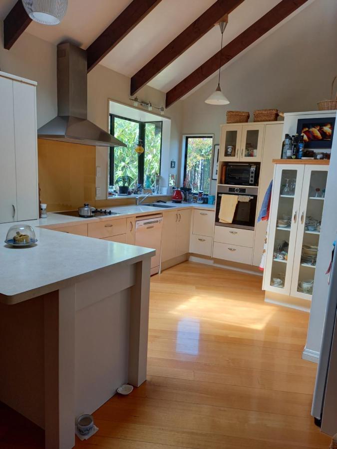 Birds Eyes Te Awanga Bed & Breakfast ภายนอก รูปภาพ